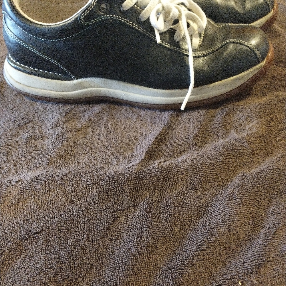 Shoes - Picture 4 of 5